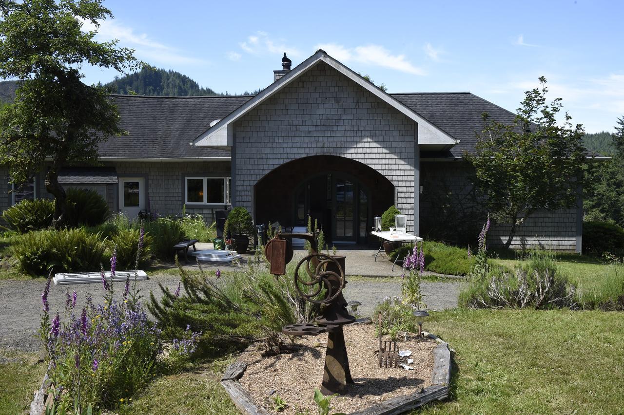 Lucky Mud Inn And Disc Golf Resort Skamokawa Exterior photo